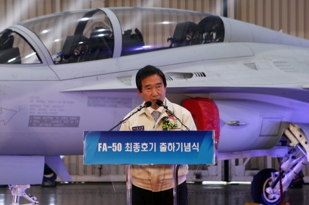 new-FA-50 최종호기 출하 기념행사(기념사를 하고 있는 KAI 하성용 사장).jpg