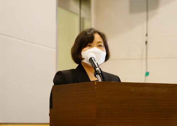 ▲ 김성숙 계명대학교 소비자정보학과 교수가 20일 오후 서울 여의도 전경련회관 컨퍼런스센터 사파이어홀에서 소비자가만드는신문 주최로 열린 '2021 산업포럼'에서 'ESG경영에서 소비자보호 이슈 비중과 의미'라는 주제발표를 하고 있다.