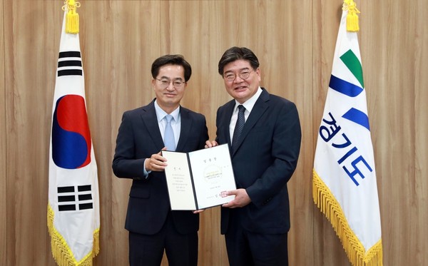 김동연 경기도지사(왼쪽), 김용진 경제부지사
