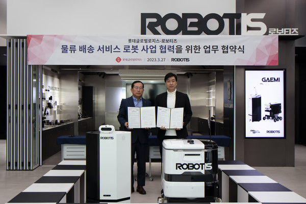 ▲박찬복 롯데글로벌로지스 대표이사(왼쪽)와 김병수 로보티즈 대표