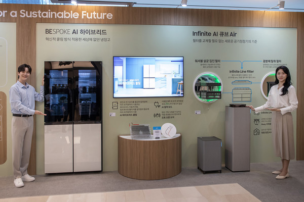 ▲비스포크 AI 냉장고(왼쪽), 인피니트 AI 큐브 에어 공기청정기