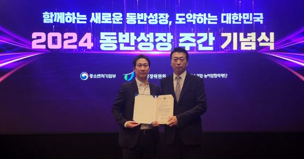 ▲ 신세계인터내셔날 CSR 김영훈 팀장(오른쪽)