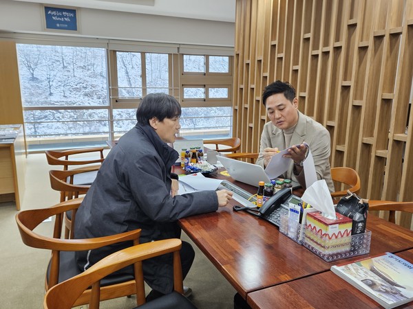 오석규 의원(오른쪽)