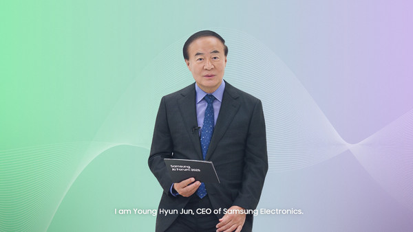 ▲전영현 삼성전자 대표가 '삼성 AI포럼 2025'에 참석해 인사말을 하고 있다.