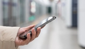 KT·LGU+ 알뜰폰, 가입비 아직도 부과...이통3사는 통신비 절감 위해 10년... - 뉴스 썸네일 이미지