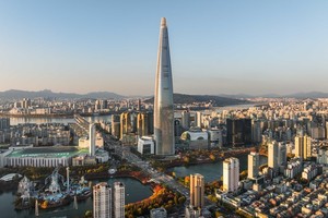 [2025 롯데그룹 10대 뉴스] 신동빈 롯데쇼핑 사내이사 복귀, 3세 신유열... - 뉴스 썸네일 이미지