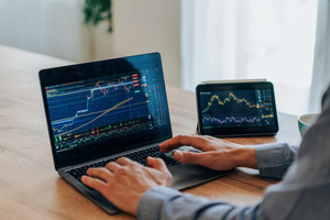 증시 호황에 '빚투' 역대 최대치...한투·미래에셋·NH·삼성증권, 일부 ... - 뉴스 썸네일 이미지