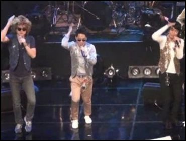 김연우(가운데)