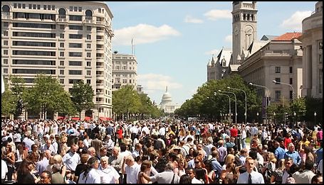 미국 워싱턴에서 지진이 발생해 시민들이 대피했다.