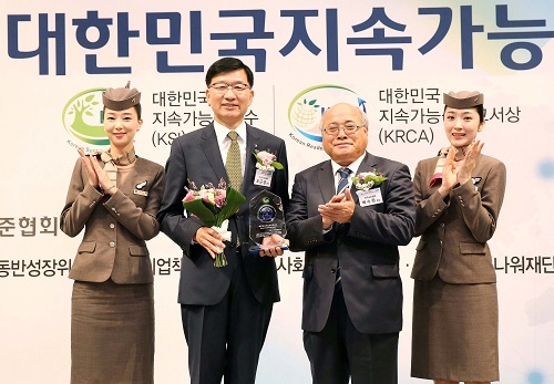 아시아나 KSI(지속가능성지수) 항공업종 1위 수상식.jpg