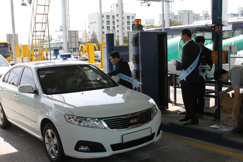 [롯데제과] 귀성객을 위한 졸음예방 캠페인 전개.jpg