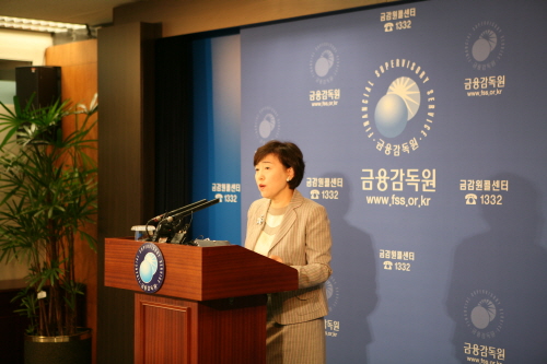 크기변환_151201_브리핑_12월 1일 부터는 카드 현금서비스 한도소진율 높다는 이유로 신용등급 하락하는 불이익이 사라집니다(김유미 선임국장) (2).JPG 크기변환_151201_브리핑_12월 1일 부터는 카드 현금서비스 한도소진율 높다는 이유로 신용등급 하락하는 불이익이 사라집니다(김유미 선임국장) (2).JPG