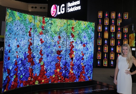 ISE 2016-LG 양면형 올레드 사이니지1.jpg