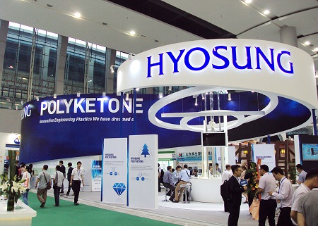 ((사진2. 효성은 아시아 최대 플라스틱 산업 전시회인 ‘차이나플라스 2016’을 통해 글로벌 시장에 폴리케톤 브랜드 ‘포케톤(POKETONE™)’ 을 선보인다. 사진은 2015년 차이나플라스 참가 효성폴리케.jpg