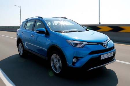 new_Toyota 2016 All New RAV4 Hybrid_Driving (1).jpg new_Toyota 2016 All New RAV4 Hybrid_Driving (1).jpg
