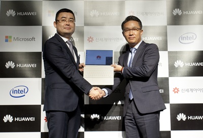 사진자료_올리버 우 화웨이 컨슈머 비즈니스 그룹 일본 및 한국 지역 총괄_고학봉 신세계아이앤씨 밸류서비스사업부 상무.jpg