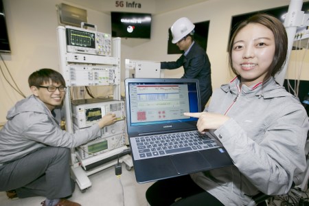 new-사진1 5G 중계기 시연.jpg