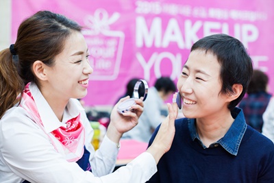 [아모레퍼시픽] 메이크업 유어 라이프 캠페인_2015년 경희의료원 진행 장면_1.jpg