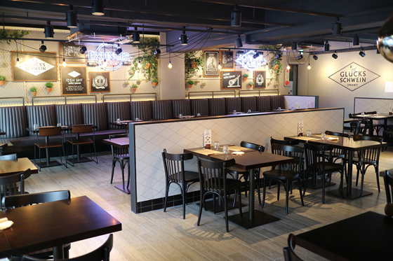 SPC삼립_그릭슈바인 신사역점 오픈_20161110.jpg