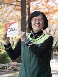 [아모레퍼시픽] 희망가게, 한부모 여성가장 창업점포 300호점 개점_임은정 창업주.jpg