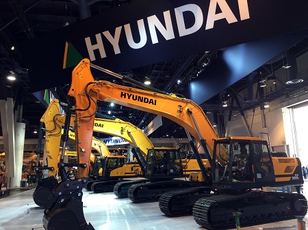 3) 전시된 현대중공업 중대형 굴삭기.jpg