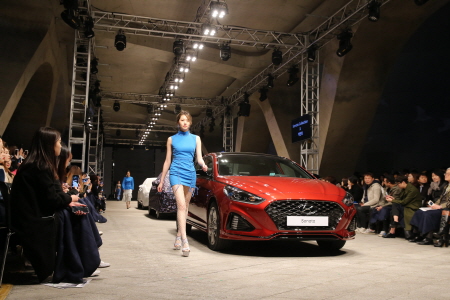 크기변환_170329_쏘나타 뉴 라이즈 룩 서울패션위크 데뷔3.jpg