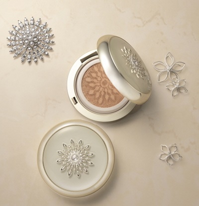 LG생활건강- 이자녹스 테르비나 LX 리제너레이팅 에센스 쿠션.jpg