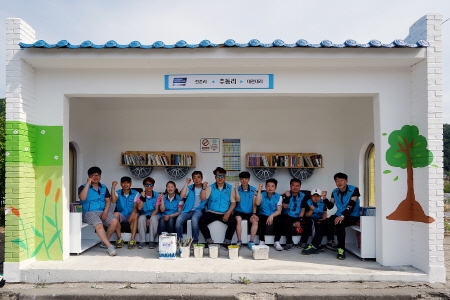 크기변환_170521 현대자동차 동호회 ‘현대모터클럽’ 교통 소외지역 버스정류장 개선 활동 실시(1).jpg