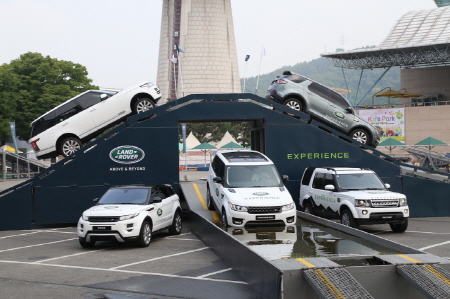 크기변환_랜드로버 코리아, 올 뉴 디스커버리와 함께 도심 속 오프로드 체험‘랜드로버 익스피리언스’ 개최(2).JPG