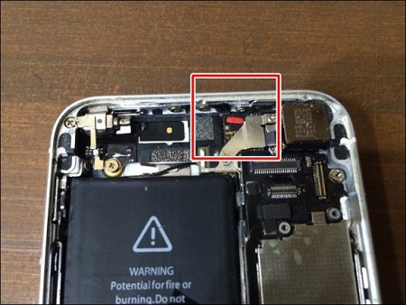 아이폰 5 상단 침수폰.jpg