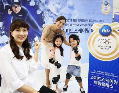 사진자료_ 한국피앤지, 이마트 월계점서 ‘박승희 선수와 함께하는 일일 스피드스케이팅 체험클래스’ 진행_2.jpg