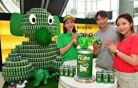 필라이트 출시 100일, 필리 조형물 설치.jpg