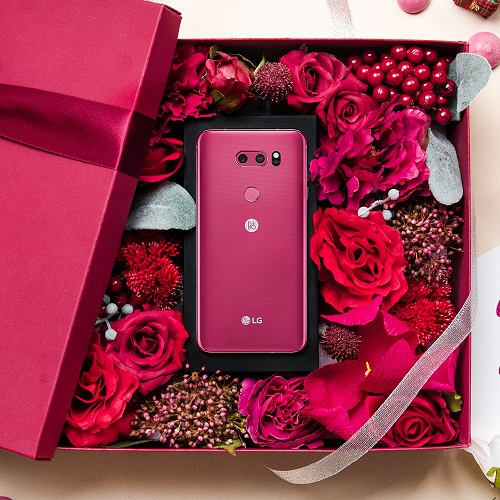 LG V30 로즈 라이프스타일컷3.jpg