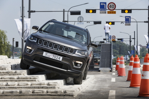 크기변환_사진-올 뉴 컴패스 출시-시승 행사-5.jpg