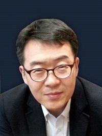 lee.jpg lee.jpg
