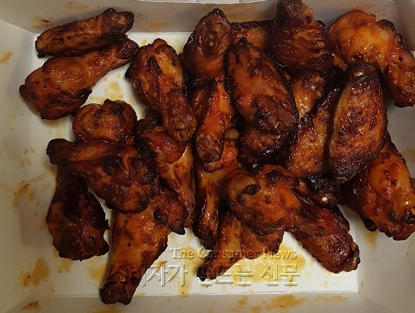 BBQ 시커멓게 탄 치킨 배달.jpg