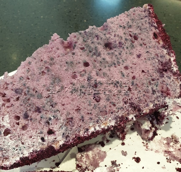 SPC삼립 블루베리케익 곰팡이.jpg