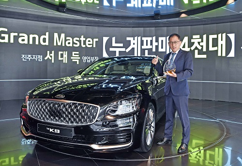서대득 영업부장 4000대 판매 그랜드 마스터 등극(1).jpg 서대득 영업부장 4000대 판매 그랜드 마스터 등극(1).jpg