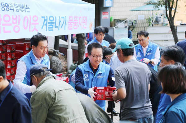 사진1) [신한생명] 쪽방촌 주민위한 임원 봉사활동 진행(19.10.25).jpg