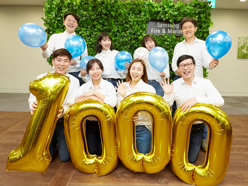 [보도사진] ① 삼성화재 직원들이 보험업계 최초 천만고객 달성을 축하하고 있다.jpg
