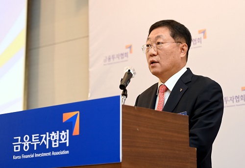 ▲ 나재철 금융투자협회장이 16일 오전에 열린 하계 기자간담회에서 발언하고 있다.