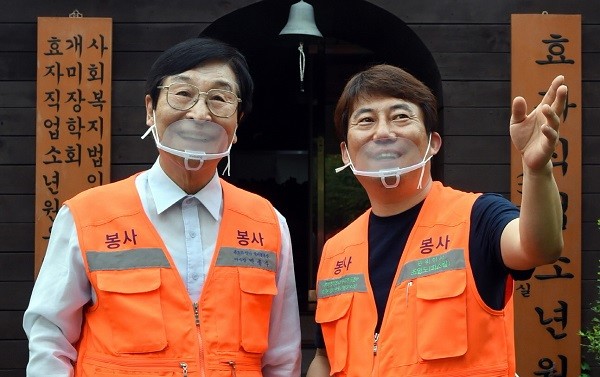 사랑의 식당 박종수 원장(왼쪽)과 조영도 총무이사