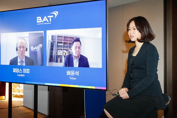 ▲ BAT 글로 과학연구와 관련해 BAT 제임스머피 박사, BAT 북아시아 배윤석 부사장, BAT코리아 김은지 사장이 온라인으로 질의응답을 진행하고 있다.