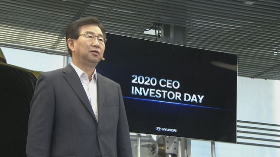 ▲현대자동차 이원희 사장이 10일 ‘CEO 인베스터 데이’에서 2025 전략 및 중장기 재무목표에 대해 설명하고 있다.