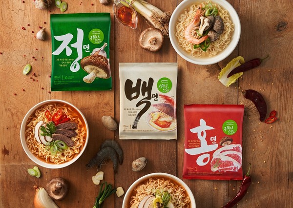 ▲풀무원 '자연은 맛있다' 정·백·홍면 3종