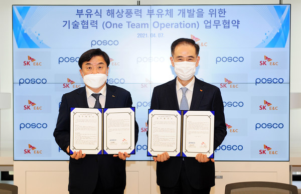 ▲주세돈 포스코 철강솔루션연구소장(왼쪽)과 이형원 SK건설 에코에너지부문장