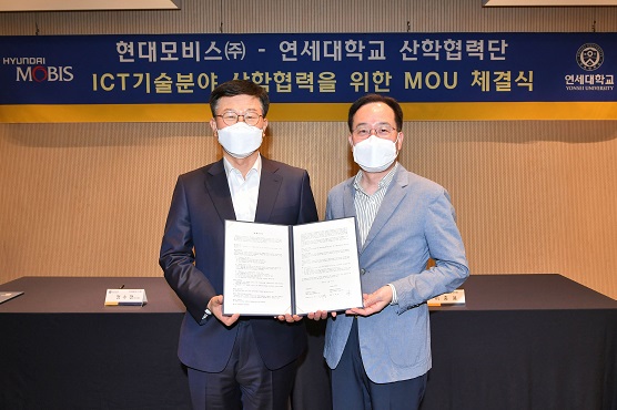 ▲현대모비스 기획부문장 정수경 부사장(왼쪽), 연세대학교 산학협력단장 이충용 연구처장