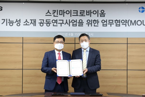 ▲이장휘 일동바이오사이언스 대표(왼쪽)와 김한성 인터케어 대표