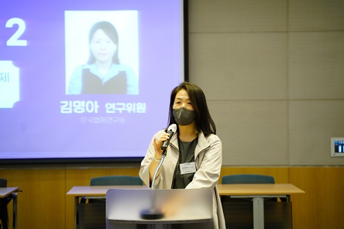 ▲ 22일 오후 서울 여의도 전경련회관 에메랄드홀에서 열린 '2021 소비자금융포럼'에서 김명아 한국법제연구원 연구위원이 주제발표를 하고 있다.