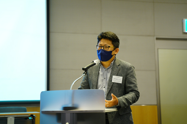 ▲윤민섭 한국금융소비자보호재단 금융소비자연구센터 연구위원은 22일 오후 서울 여의도 전경련회관 컨퍼런스센터 에메랄드홀에서 열린 '2021 소비자금융포럼'에서 '금융사의 금융소비자 보호법 수용성 제고방안'이란 주제발표를 하고 있다.